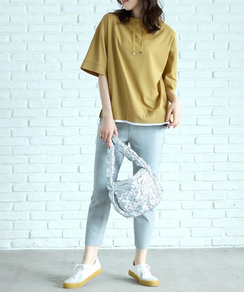 BELLUNA PLUS(ベルーナ)の「ワイドネックデザイン重ね着風プルオーバー(Tシャツ/カットソー・レディース・グリーン/ライトグレー/イエロー/ネイビー・LARGE/MEDIUM/X-LARGE)」の22枚目の写真