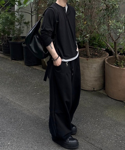 Chikashitsu +(チカシツプラス)の「【Chikashitsu +】half moon crossbody bag / 【チカシツプラス】ハーフムーンクロスボディーショルダーバッグ(ショルダーバッグ・メンズ・ブラック・ONE SIZE)」の2枚目の写真