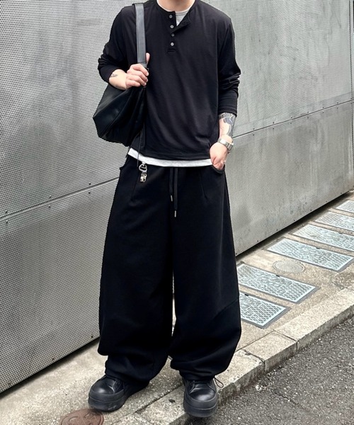 Chikashitsu +(チカシツプラス)の「【Chikashitsu +】half moon crossbody bag / 【チカシツプラス】ハーフムーンクロスボディーショルダーバッグ(ショルダーバッグ・メンズ・ブラック・ONE SIZE)」の5枚目の写真