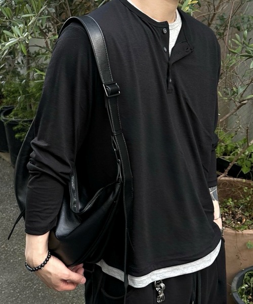 Chikashitsu +(チカシツプラス)の「【Chikashitsu +】half moon crossbody bag / 【チカシツプラス】ハーフムーンクロスボディーショルダーバッグ(ショルダーバッグ・メンズ・ブラック・ONE SIZE)」の4枚目の写真