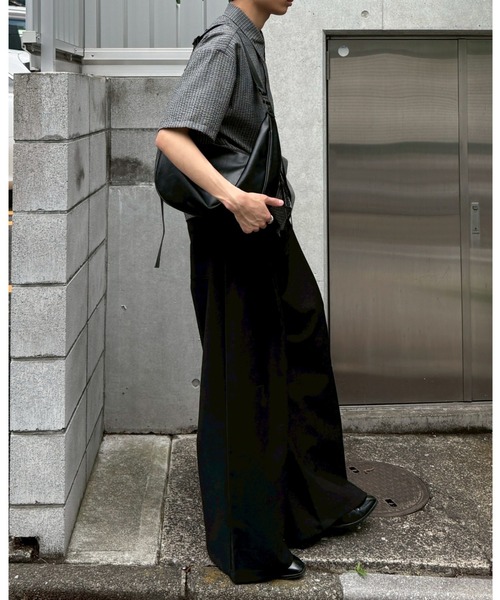 Chikashitsu +(チカシツプラス)の「【Chikashitsu +】half moon crossbody bag / 【チカシツプラス】ハーフムーンクロスボディーショルダーバッグ(ショルダーバッグ・メンズ・ブラック・ONE SIZE)」の22枚目の写真