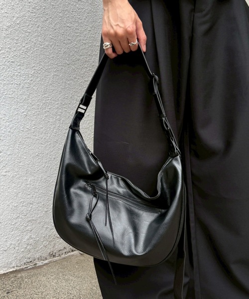 Chikashitsu +】half moon crossbody bag / 【チカシツプラス】ハーフ
