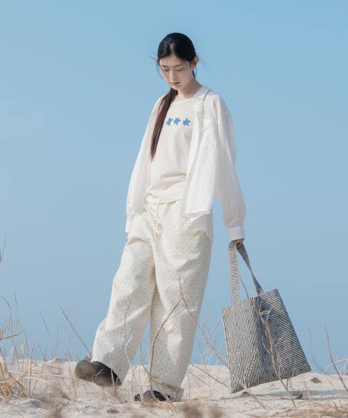 OHESHIO（オヘシオ）の「FLORAL WIDE BANDING PANTS, WHITE（その他パンツ・レディース・その他・FREE）」の4枚目の写真
