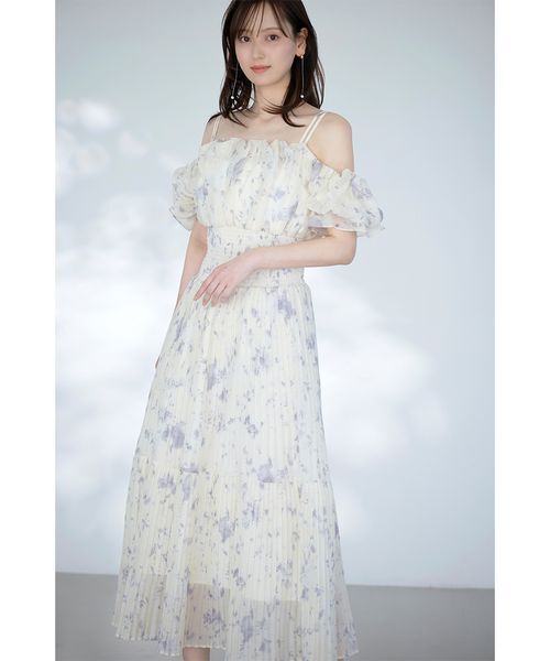 SNIDEL(スナイデル)の「Sustainableオフショルギャザーワンピース(ワンピース・レディース・ライトピンク/ブラウン/イエロー・0/1/00)」の2枚目の写真