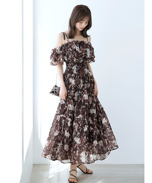 SNIDEL(スナイデル)の「Sustainableオフショルギャザーワンピース(ワンピース・レディース・ライトピンク/ブラウン/イエロー・0/1/00)」の11枚目の写真