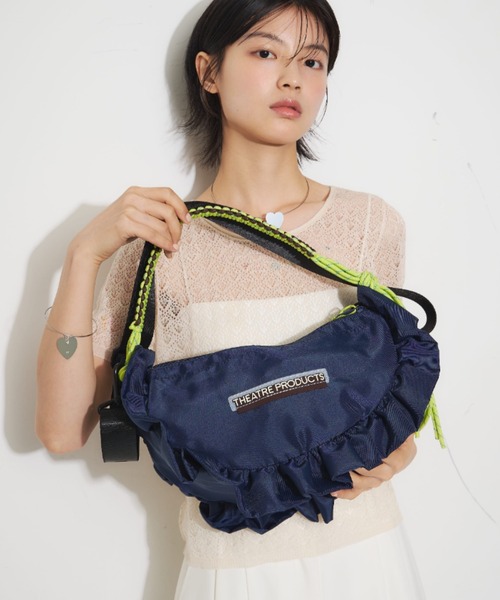 THEATRE PRODUCTS(シアタープロダクツ)の「コードハンドル2WAYフリルラウンドショルダーバッグ(ショルダーバッグ・レディース・ネイビー/ブラック・FREE)」の2枚目の写真