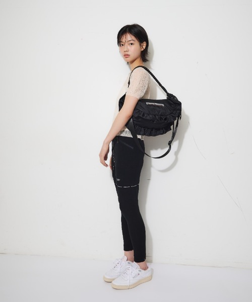 THEATRE PRODUCTS(シアタープロダクツ)の「コードハンドル2WAYフリルラウンドショルダーバッグ(ショルダーバッグ・レディース・ネイビー/ブラック・FREE)」の4枚目の写真