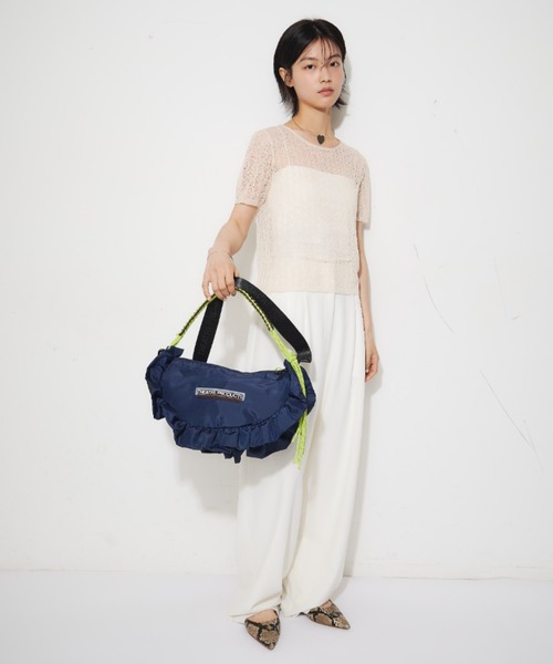 THEATRE PRODUCTS(シアタープロダクツ)の「コードハンドル2WAYフリルラウンドショルダーバッグ(ショルダーバッグ・レディース・ネイビー/ブラック・FREE)」の11枚目の写真