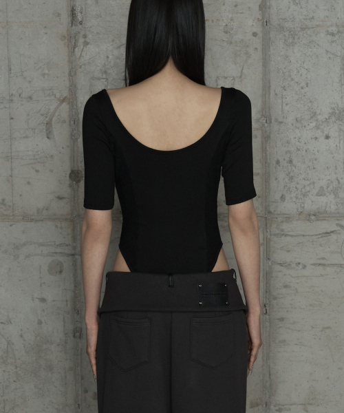 ETRE AU SOMMET(エトレオソメ)の「Bust Line Lace Bodysuit (Black)(Tシャツ/カットソー・レディース・ブラック・FREE)」の4枚目の写真
