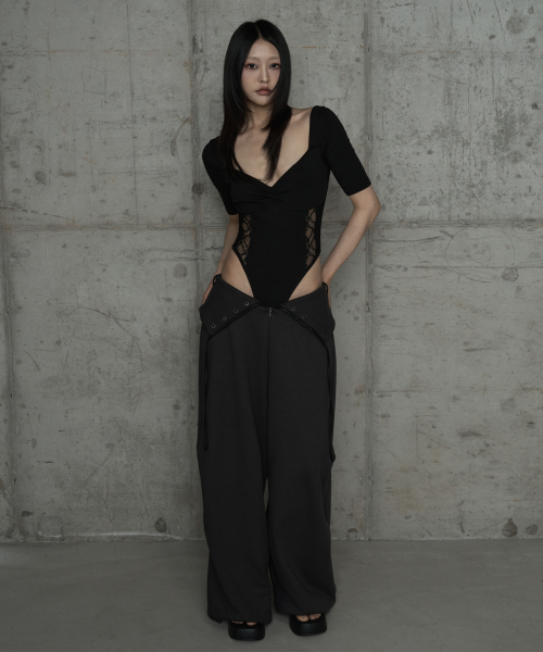 ETRE AU SOMMET(エトレオソメ)の「Bust Line Lace Bodysuit (Black)(Tシャツ/カットソー・レディース・ブラック・FREE)」の5枚目の写真