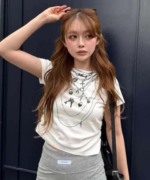 RAY CASSIN(レイカズン)の「だまし絵Tシャツ / プリントTシャツ(Tシャツ/カットソー・レディース・ホワイト系その他2/ホワイト/ホワイト系その他/ホワイト系その他3・FREE)」の2枚目の写真
