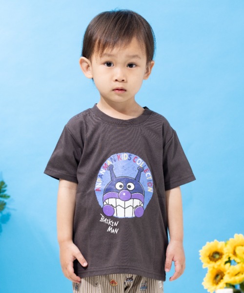 ANPANMAN KIDS COLLECTION(アンパンマンキッズコレクション)の「ばいきんまん コキンちゃんひょっこり半袖Tシャツ(Tシャツ/カットソー・キッズ・ブラック/オフホワイト・100cm/120cm/110cm/90cm)」の1枚目の写真