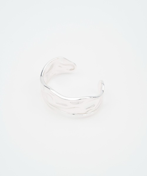 SOEMIN(ソミン)の「Molten bangle/ウェーブバングル(バングル/リストバンド・レディース・シルバー・FREE)」の4枚目の写真