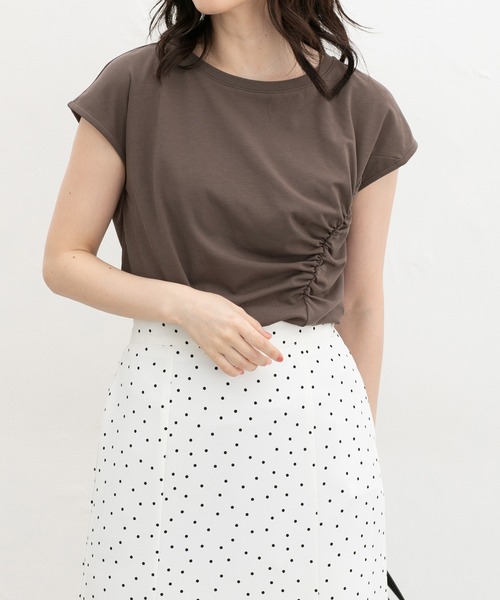 Honeys(ハニーズ)の「【ハニさら・接触冷感・UVカット】アシメギャザートップス(Tシャツ/カットソー・レディース・ダークブラウン系1/ブラック/グレイッシュベージュ・L/LL/M/S)」の1枚目の写真