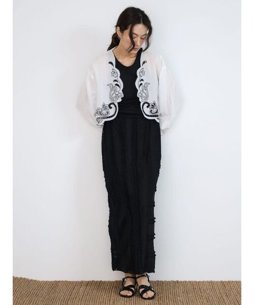 FIKA.(フィーカ)の「Lace panel frill skirt(スカート・レディース・ブラック/オフホワイト・MEDIUM)」の4枚目の写真