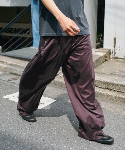 CONZ(コンズ)の「curve leg trousers cupra jersey/バレルレッグシルエット/バルーンシルエット/シーズンレス/NVRFRGT(スラックス・メンズ・ブラウン/ブラック/グレー・1/2/3)」の1枚目の写真