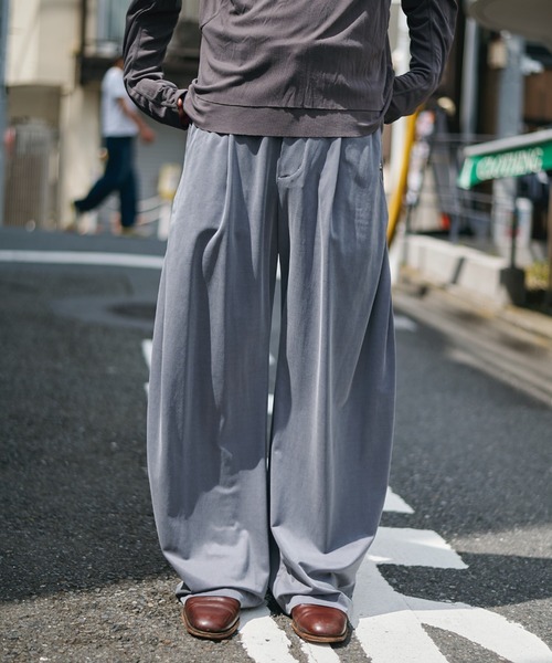 CONZ(コンズ)の「curve leg trousers cupra jersey/バレルレッグシルエット/バルーンシルエット/シーズンレス/NVRFRGT(スラックス・メンズ・ブラウン/ブラック/グレー・1/2/3)」の3枚目の写真