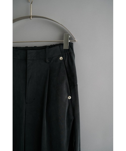CONZ(コンズ)の「curve leg trousers cupra jersey/バレルレッグシルエット/バルーンシルエット/シーズンレス/NVRFRGT(スラックス・メンズ・ブラウン/ブラック/グレー・1/2/3)」の5枚目の写真