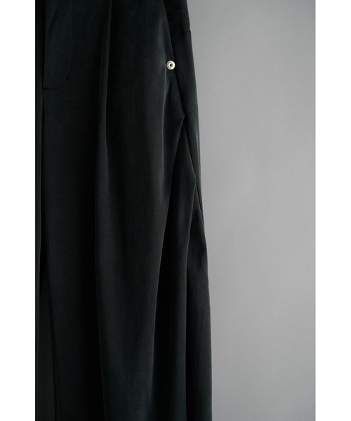 CONZ(コンズ)の「curve leg trousers cupra jersey/バレルレッグシルエット/バルーンシルエット/シーズンレス/NVRFRGT(スラックス・メンズ・ブラウン/ブラック/グレー・1/2/3)」の6枚目の写真