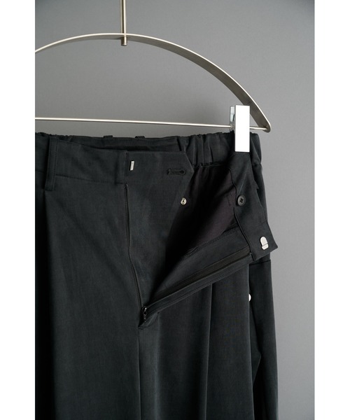 CONZ(コンズ)の「curve leg trousers cupra jersey/バレルレッグシルエット/バルーンシルエット/シーズンレス/NVRFRGT(スラックス・メンズ・ブラウン/ブラック/グレー・1/2/3)」の8枚目の写真