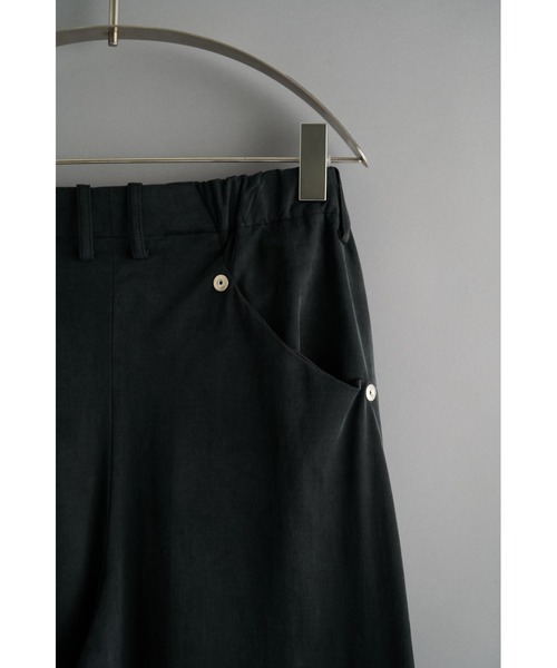 CONZ(コンズ)の「curve leg trousers cupra jersey/バレルレッグシルエット/バルーンシルエット/シーズンレス/NVRFRGT(スラックス・メンズ・ブラウン/ブラック/グレー・1/2/3)」の10枚目の写真