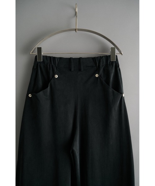 CONZ(コンズ)の「curve leg trousers cupra jersey/バレルレッグシルエット/バルーンシルエット/シーズンレス/NVRFRGT(スラックス・メンズ・ブラウン/ブラック/グレー・1/2/3)」の11枚目の写真