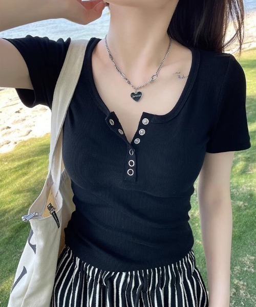 NANEA(ナネア)の「リングドットヘンリーネックT(Tシャツ/カットソー・レディース・グレー/ブラック/ホワイト・LARGE/MEDIUM)」の2枚目の写真