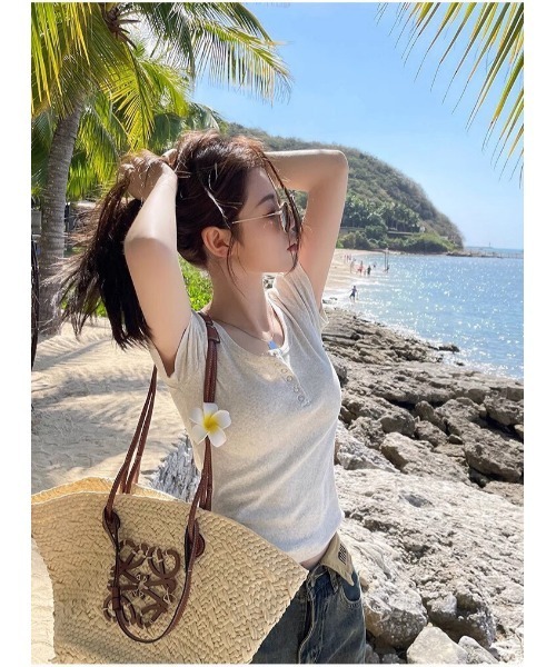 NANEA(ナネア)の「リングドットヘンリーネックT(Tシャツ/カットソー・レディース・グレー/ブラック/ホワイト・LARGE/MEDIUM)」の9枚目の写真