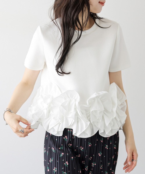 AMELY（エミリー）の「立体フリル ドッキングトップス（その他トップス・レディース・ホワイト系1/ブラック系2/ブラック系1/ホワイト系2/グレー系1/グレー系2・フリー）」の2枚目の写真
