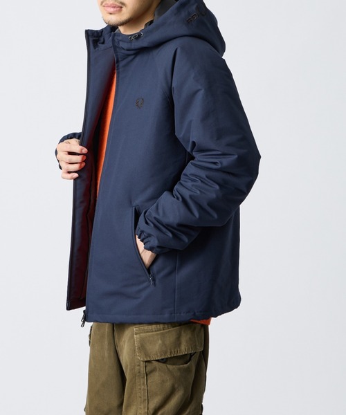 FRED PERRY（フレッドペリー）の「【WEB先行予約】[FRED PERRY/フレッドペリー] 別注 パデッド フード刺繍シェルジャケット（ブルゾン・レディース・ネイビー/ダークグリーン/ブラック・XL/M/L/S）」の10枚目の写真