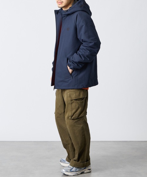 FRED PERRY（フレッドペリー）の「【WEB先行予約】[FRED PERRY/フレッドペリー] 別注 パデッド フード刺繍シェルジャケット（ブルゾン・レディース・ネイビー/ダークグリーン/ブラック・XL/M/L/S）」の13枚目の写真
