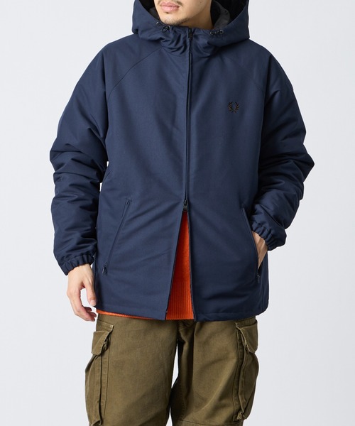 FRED PERRY（フレッドペリー）の「【WEB先行予約】[FRED PERRY/フレッドペリー] 別注 パデッド フード刺繍シェルジャケット（ブルゾン・レディース・ネイビー/ダークグリーン/ブラック・XL/M/L/S）」の17枚目の写真