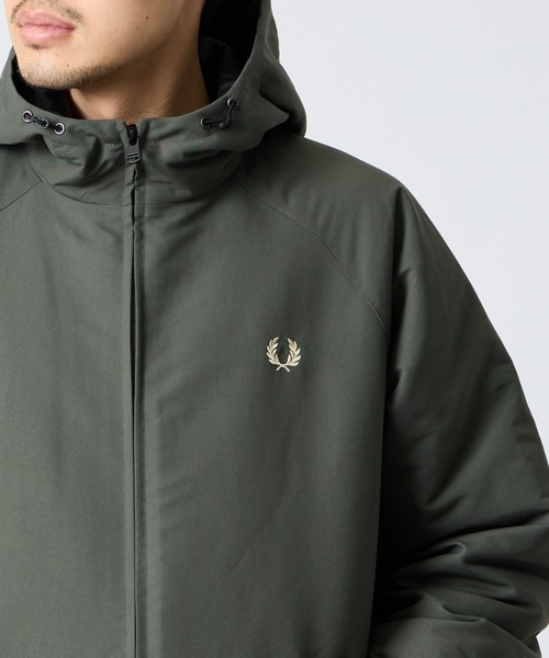 FRED PERRY（フレッドペリー）の「【WEB先行予約】[FRED PERRY/フレッドペリー] 別注 パデッド フード刺繍シェルジャケット（ブルゾン・レディース・ネイビー/ダークグリーン/ブラック・XL/M/L/S）」の6枚目の写真