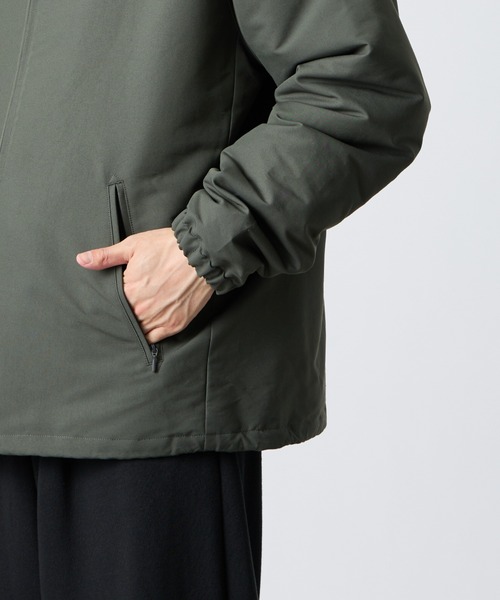 FRED PERRY（フレッドペリー）の「【WEB先行予約】[FRED PERRY/フレッドペリー] 別注 パデッド フード刺繍シェルジャケット（ブルゾン・レディース・ネイビー/ダークグリーン/ブラック・XL/M/L/S）」の8枚目の写真