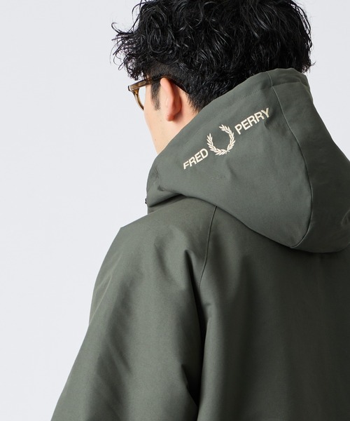 FRED PERRY（フレッドペリー）の「【WEB先行予約】[FRED PERRY/フレッドペリー] 別注 パデッド フード刺繍シェルジャケット（ブルゾン・レディース・ネイビー/ダークグリーン/ブラック・XL/M/L/S）」の7枚目の写真
