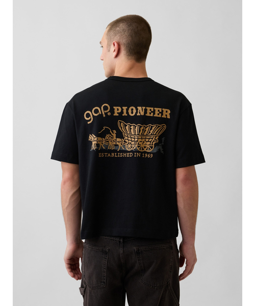 GAP(ギャップ)の「ヘビーウェイト GAP Pioneer グラフィックTシャツ(Tシャツ/カットソー・メンズ・ネイビー/ブラック/ホワイト/その他・XS/S/M/L/XL)」の3枚目の写真