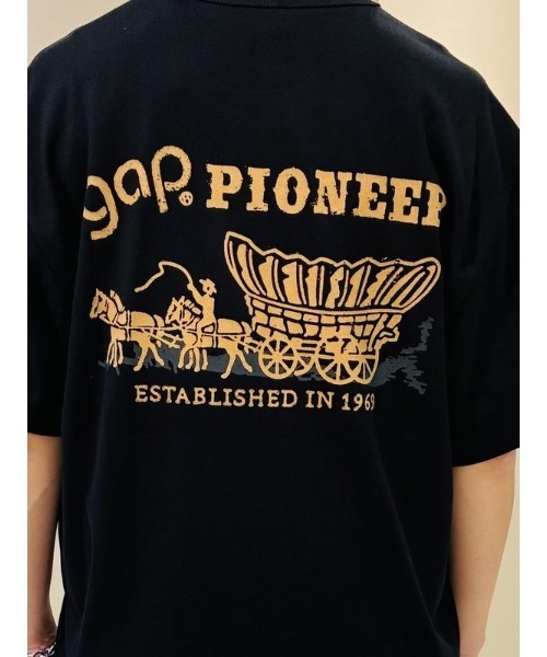 GAP(ギャップ)の「ヘビーウェイト GAP Pioneer グラフィックTシャツ(Tシャツ/カットソー・メンズ・ネイビー/ブラック/ホワイト/その他・XS/S/M/L/XL)」の15枚目の写真
