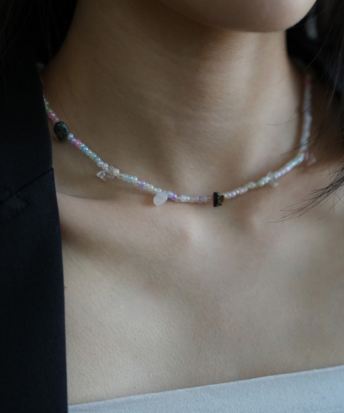 Kotoe(コトエ)の「【UNISEX】 ストーン調 ガラスビーズチョーカー(チョーカー・レディース・ピンク/グリーン/ストーン/パープル/マルチ/ブラウン/ブラック・FREE)」の8枚目の写真