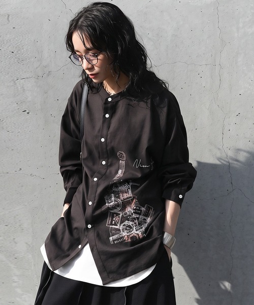 antiqua(アンティカ)の「アートプリント シャツ(シャツ/ブラウス・レディース・ホワイト/ブラック・ONESIZE)」の19枚目の写真