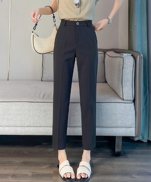 AMAJI(アマジ)の「センタープレス ストレート シガレットパンツ(その他パンツ・レディース・ベージュ/ホワイト/ブラック・X-LARGE/LARGE/MEDIUM/SMALL)」の1枚目の写真