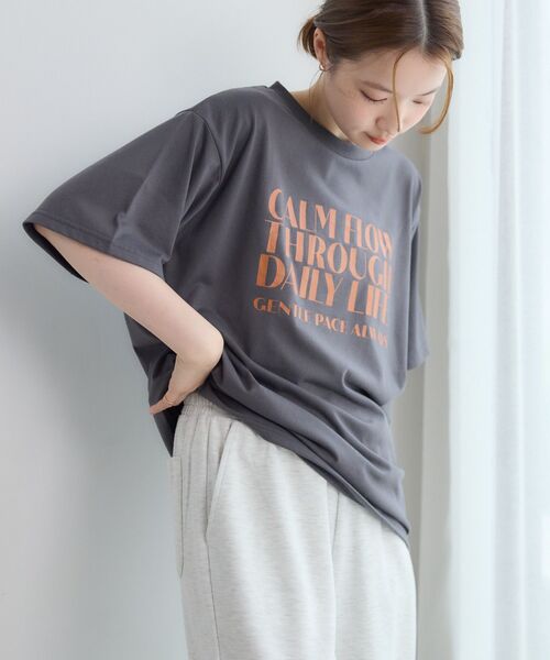 RETRO GIRL(レトロガール)の「クラックプリントBIGTシャツ(Tシャツ/カットソー・レディース・オフホワイト/チャコールグレー/ブラウン・FREE)」の4枚目の写真