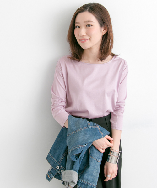 URBAN RESEARCH(アーバンリサーチ)の「UR ペルビアンボートネックプルオーバー(Tシャツ/カットソー・レディース・ホワイト/ホワイト系その他/ネイビー/ラベンダー・FREE)」の1枚目の写真
