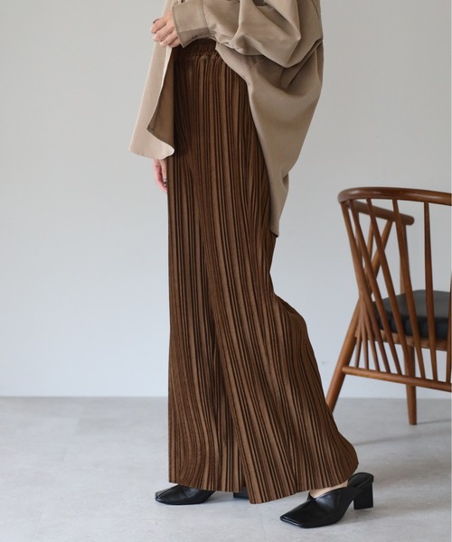 amini(アミニ)の「セルフカットベロア風プリーツパンツ(その他パンツ・レディース・ブラック/ブラウン/チャコールグレー・MEDIUM)」の6枚目の写真