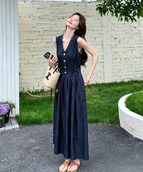 FAVORITO(ファヴォリート)の「デニムVネックノースリーブワンピース(ワンピース・レディース・ブルー・S/M/L/XL)」の9枚目の写真