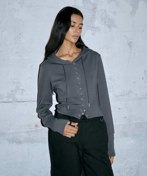 WAARFORWOMAN(ワール・フォー・ウーマン)の「WT-49 アイレットフードジップアップ(2カラー)(パーカー・レディース・チャコールグレー/ブラック・FREE)」の4枚目の写真