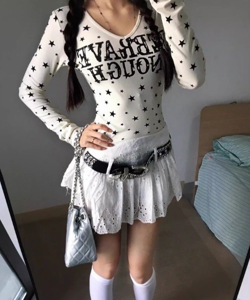 Teem Store（チームストア）の「星柄英文字VネックロンT（Tシャツ/カットソー・レディース・ホワイト/グレー・M/L）」の9枚目の写真