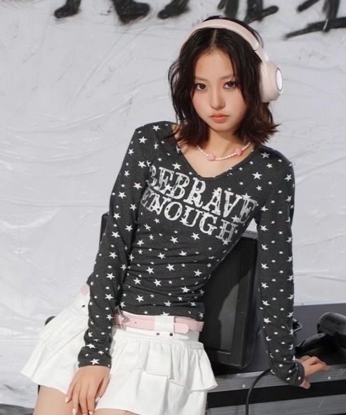 Teem Store（チームストア）の「星柄英文字VネックロンT（Tシャツ/カットソー・レディース・ホワイト/グレー・M/L）」の5枚目の写真
