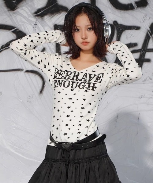 Teem Store（チームストア）の「星柄英文字VネックロンT（Tシャツ/カットソー・レディース・ホワイト/グレー・M/L）」の13枚目の写真