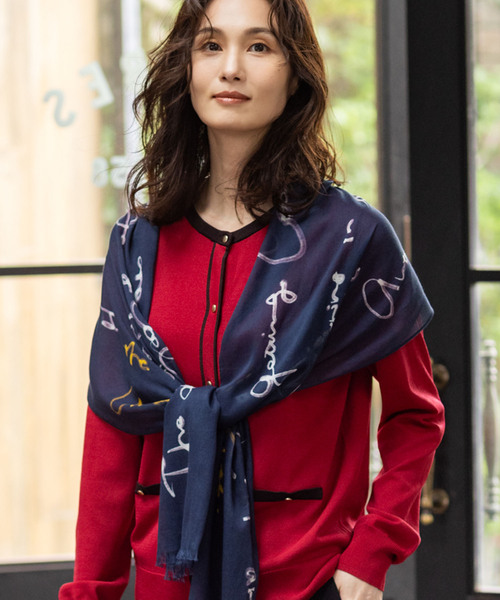 A/C DESIGN BY ALPHA CUBIC（エーシーデザインバイアルファキュービック）の「【藤井桜子さんコラボ】メッセージプリントストール【綿100％】（ストール/ショール・レディース・ライトグレー/ネイビー・フリー）」の6枚目の写真