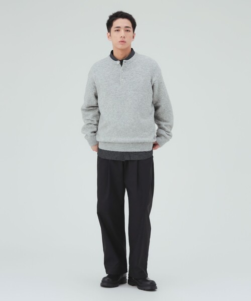 BEAMS HEART(ビームスハート)の「アルパカ混 ヘンリーネック ニット(ニット/セーター・メンズ・ブラック/グレー・LARGE/SMALL/MEDIUM)」の4枚目の写真